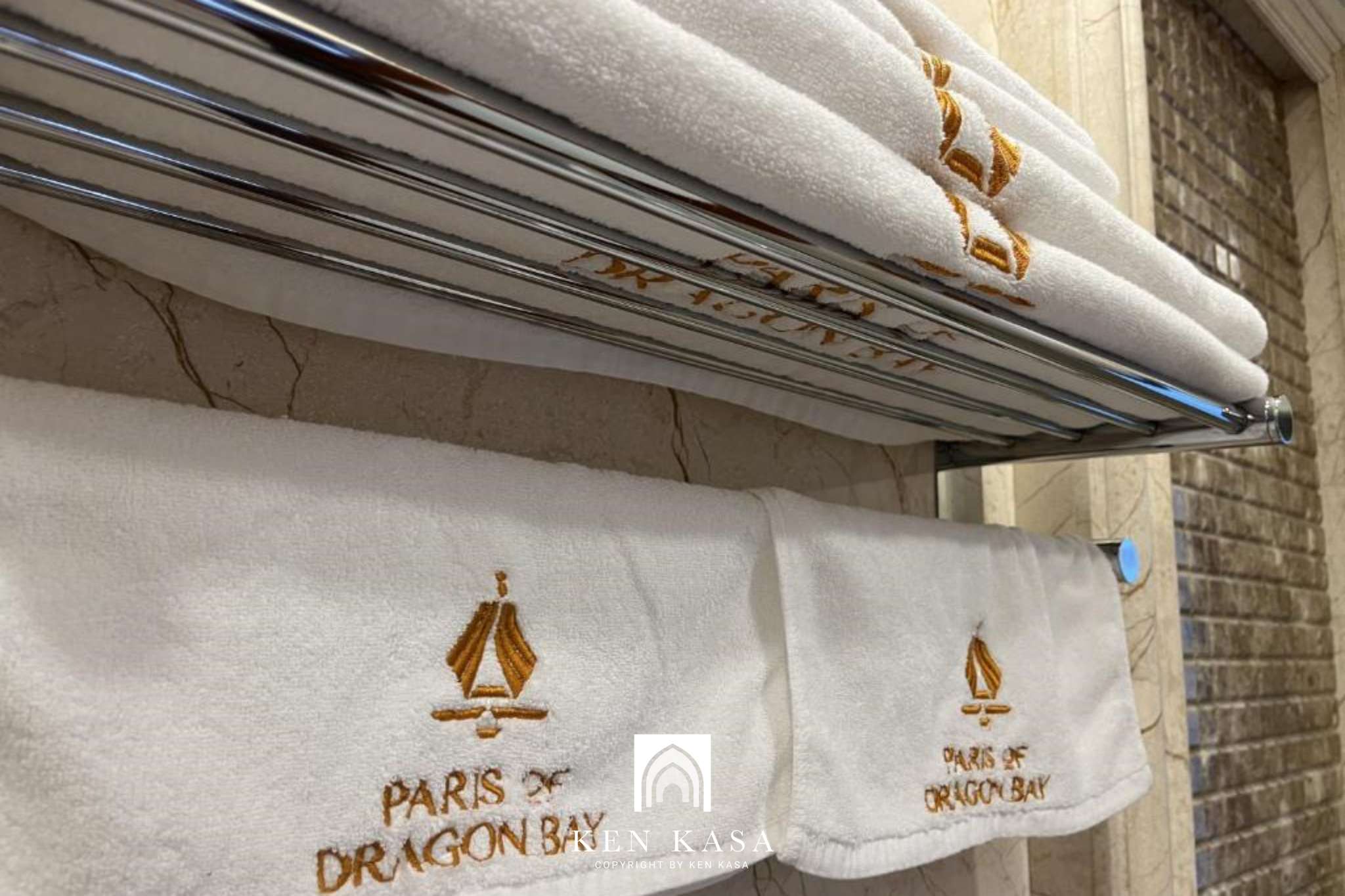 Khăn tắm của Paris Of Dragon Bay Hotel